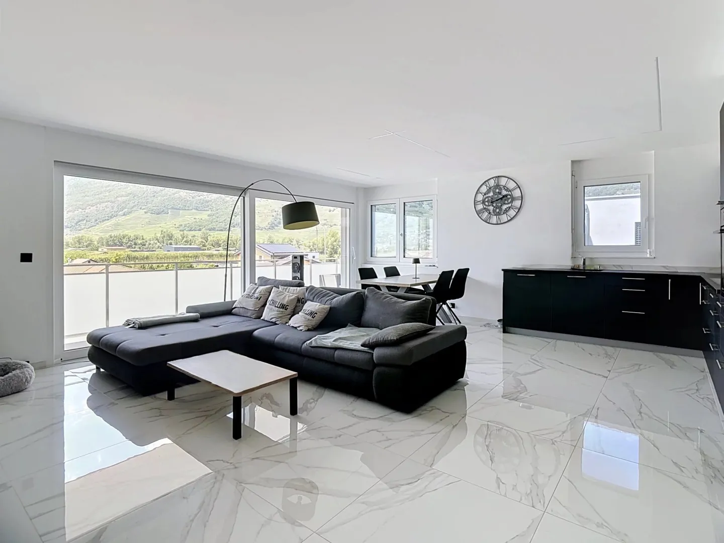 Attique moderne avec grande terrasse - Photo 1 sur 13