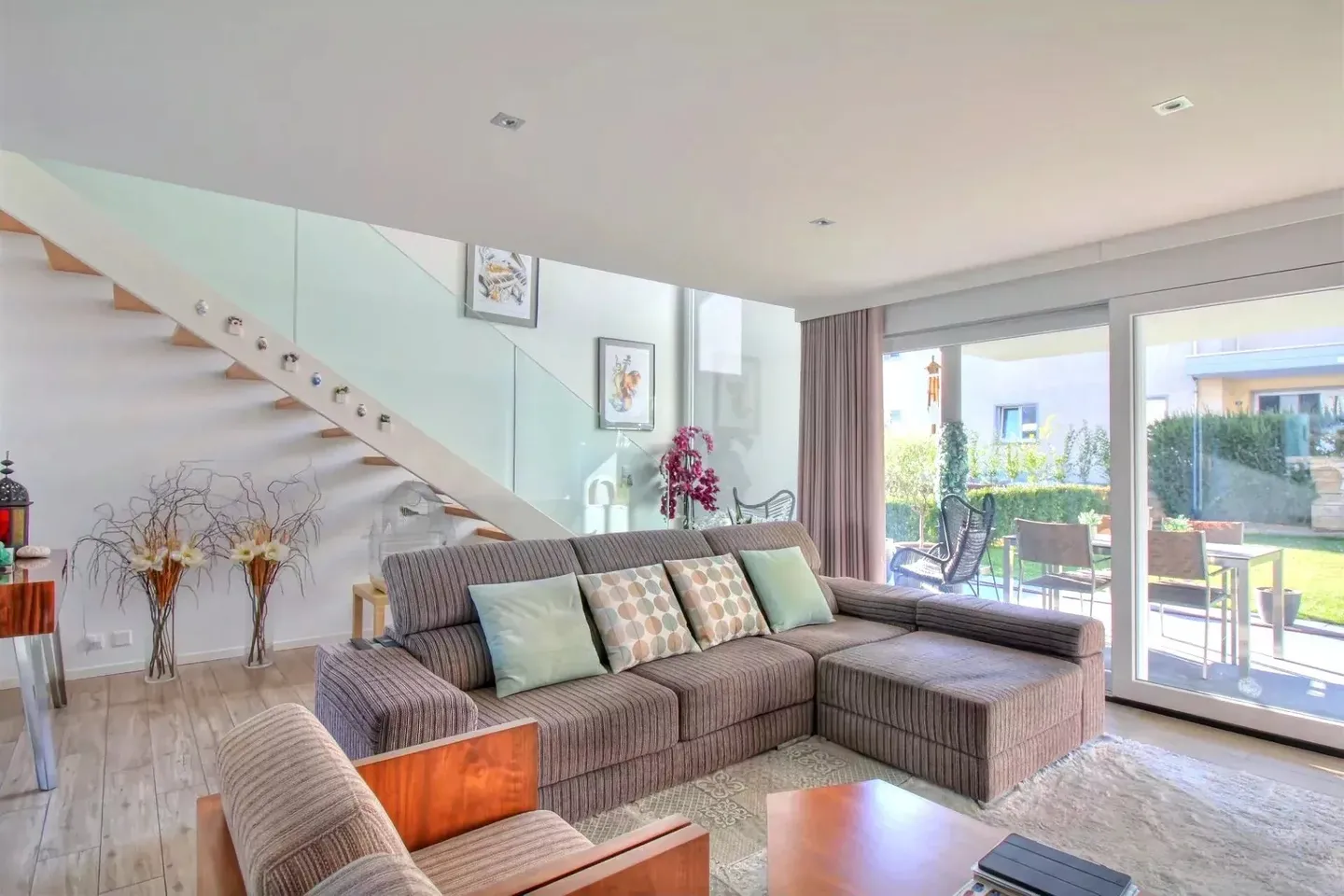 Magnificent duplex in a residential area - Photo 2 of 9