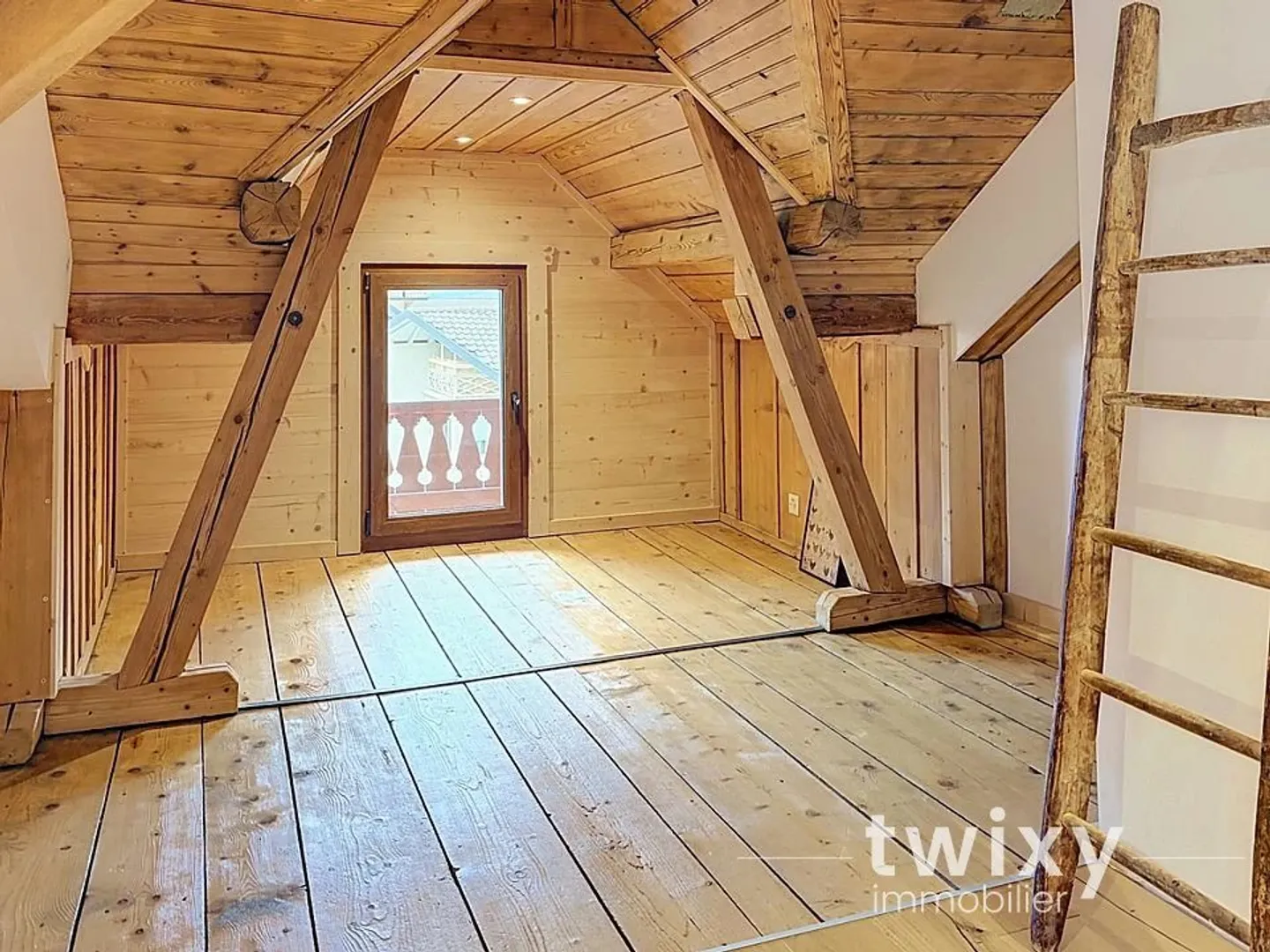 Corbeyrier - Renovated individual house with 2 apartments - Photo 4 of 9