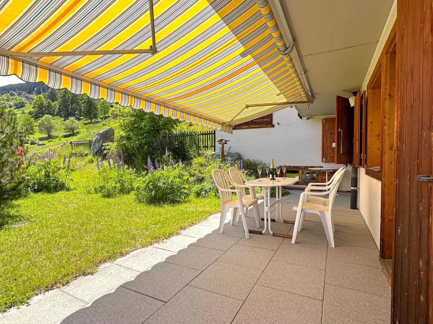 Vista mozzafiato per questo appartamento di 3,5 stanze vicino alla seggiovia delle Masses - Foto 9 di 10