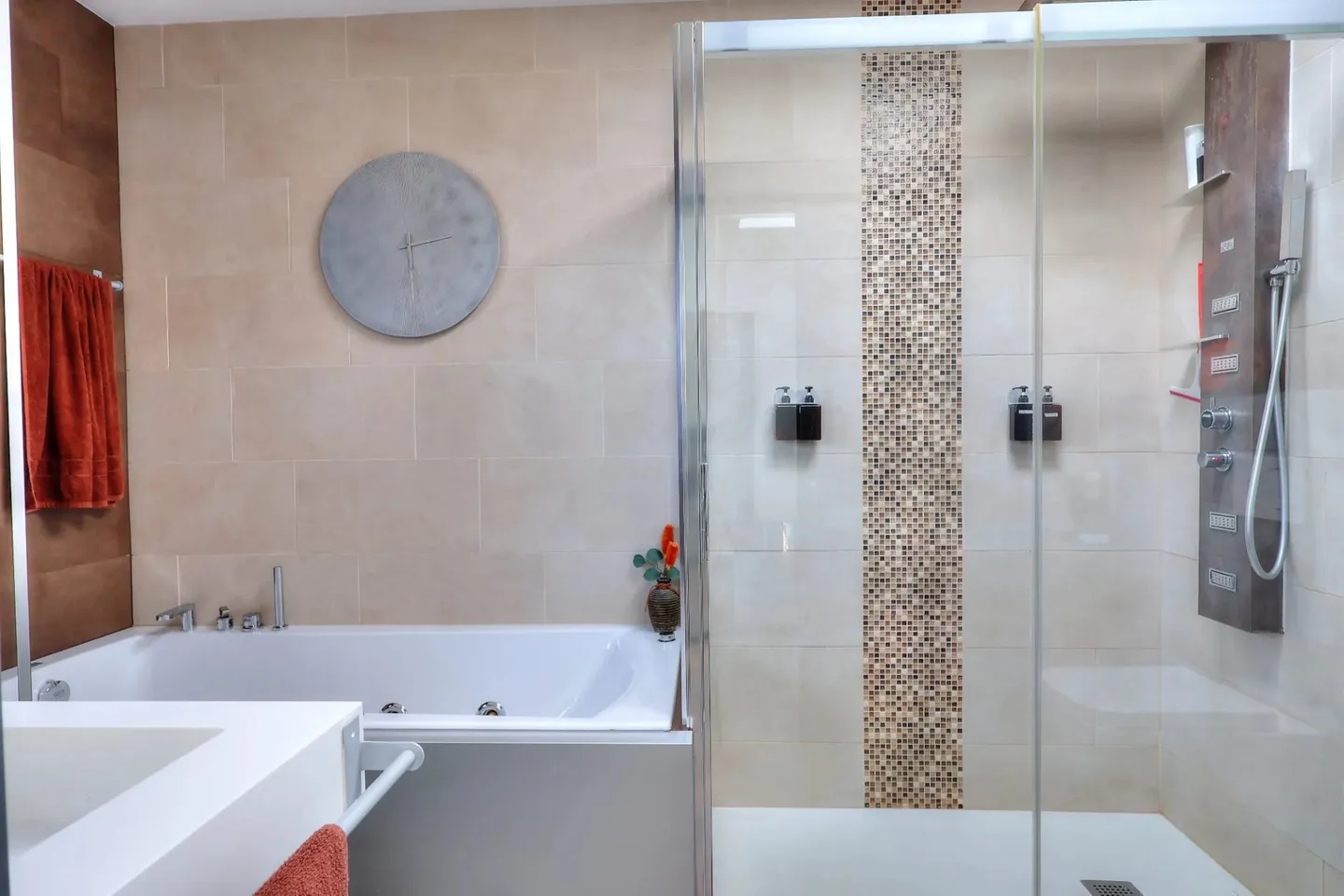 Prestigiosa villa indipendente di 6,5 locali con piscina e ascensore - Foto 9 di 10