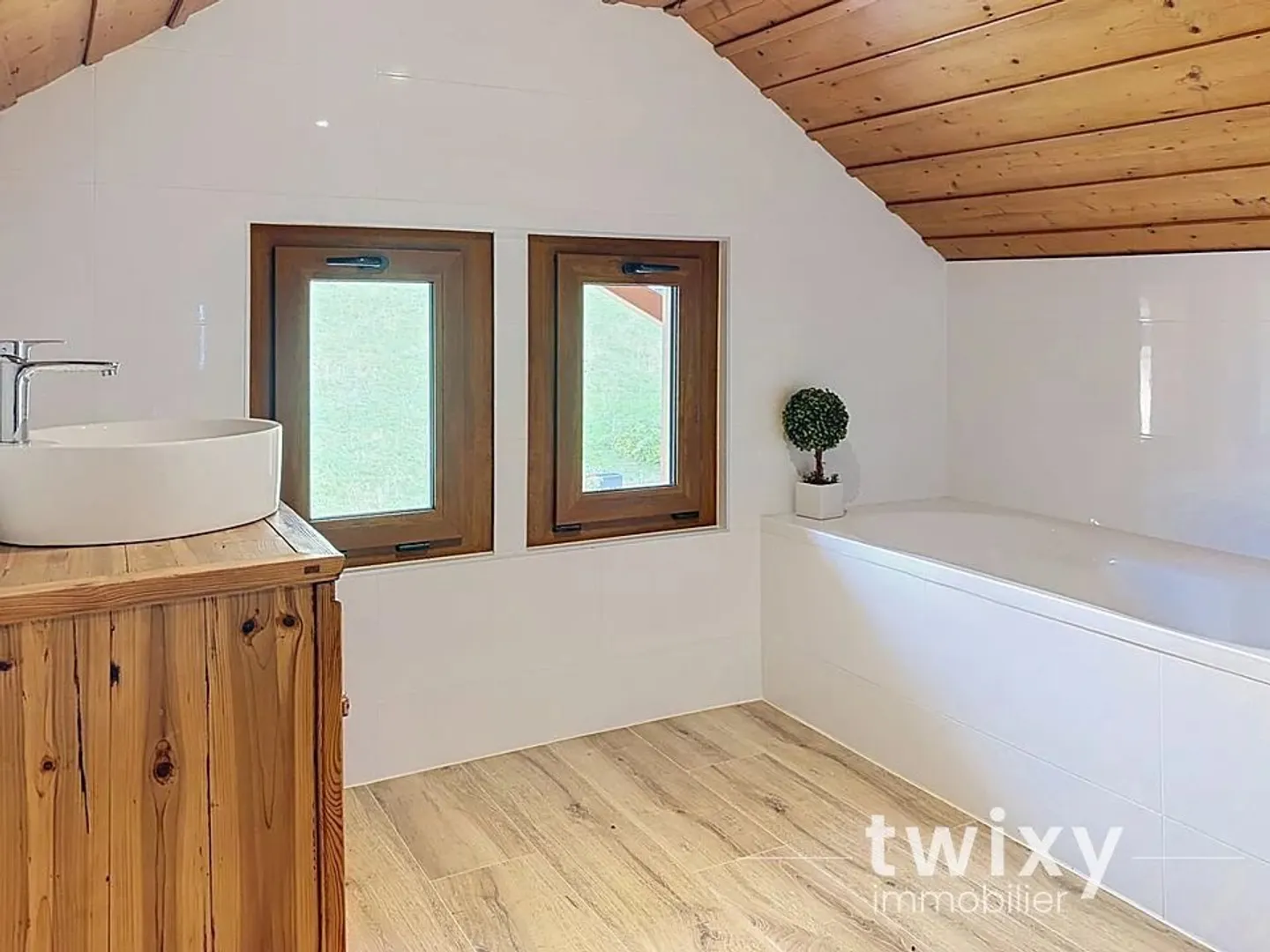 Corbeyrier - Renovated individual house with 2 apartments - Photo 6 of 9