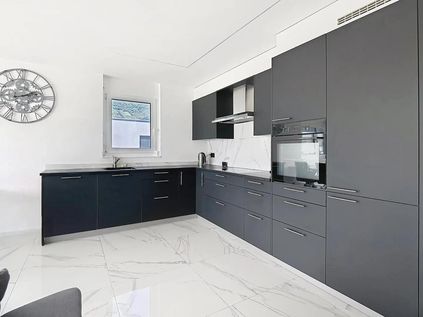 Attique moderne avec grande terrasse - Photo 6 sur 13