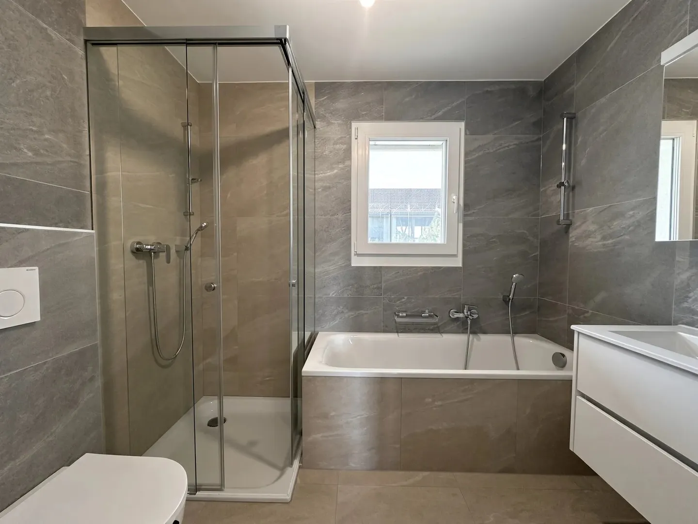 Saxon - 4,5 Zimmer Neubau mit großer überdachter Terrasse - Foto 3 von 8