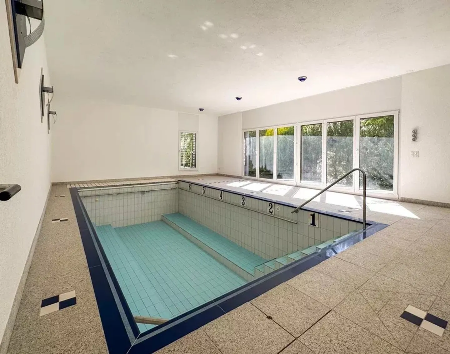 Calma assoluta per questa sublime proprietà immersa in un verde scenario - Foto 9 di 10