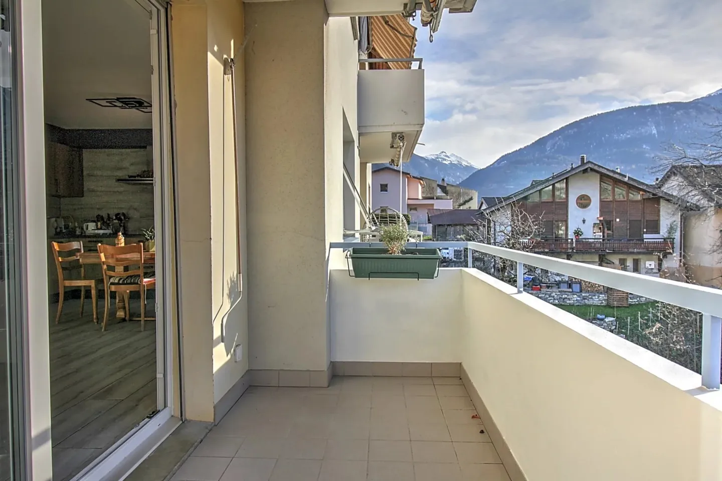 Situazione ottimale per questo appartamento 4.5 stanze - Foto 7 di 12