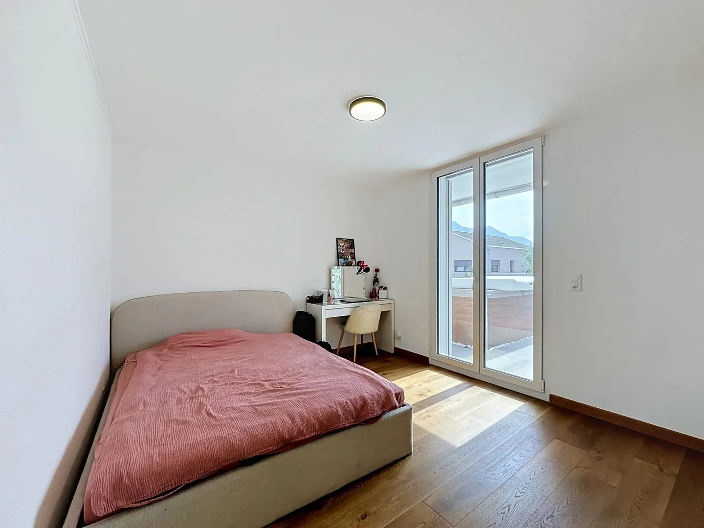 Modern 9-room villa in Collombey - Terraces, garden, jacuzzi and swimming pool - Photo 11 of 13