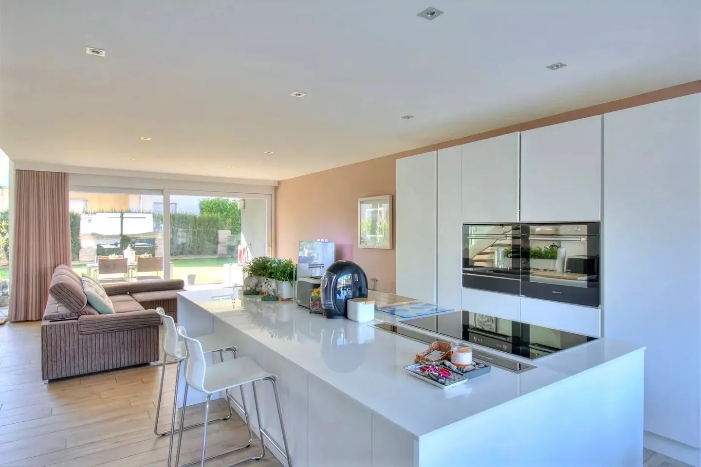 Magnificent duplex in a residential area - Photo 4 of 9