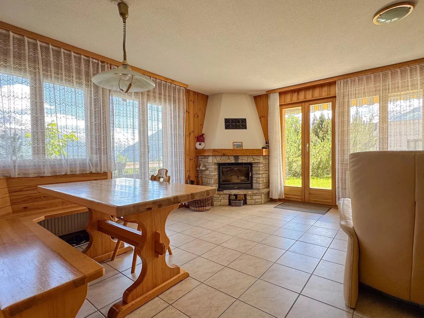 Vista mozzafiato per questo appartamento di 3,5 stanze vicino alla seggiovia delle Masses - Foto 3 di 10