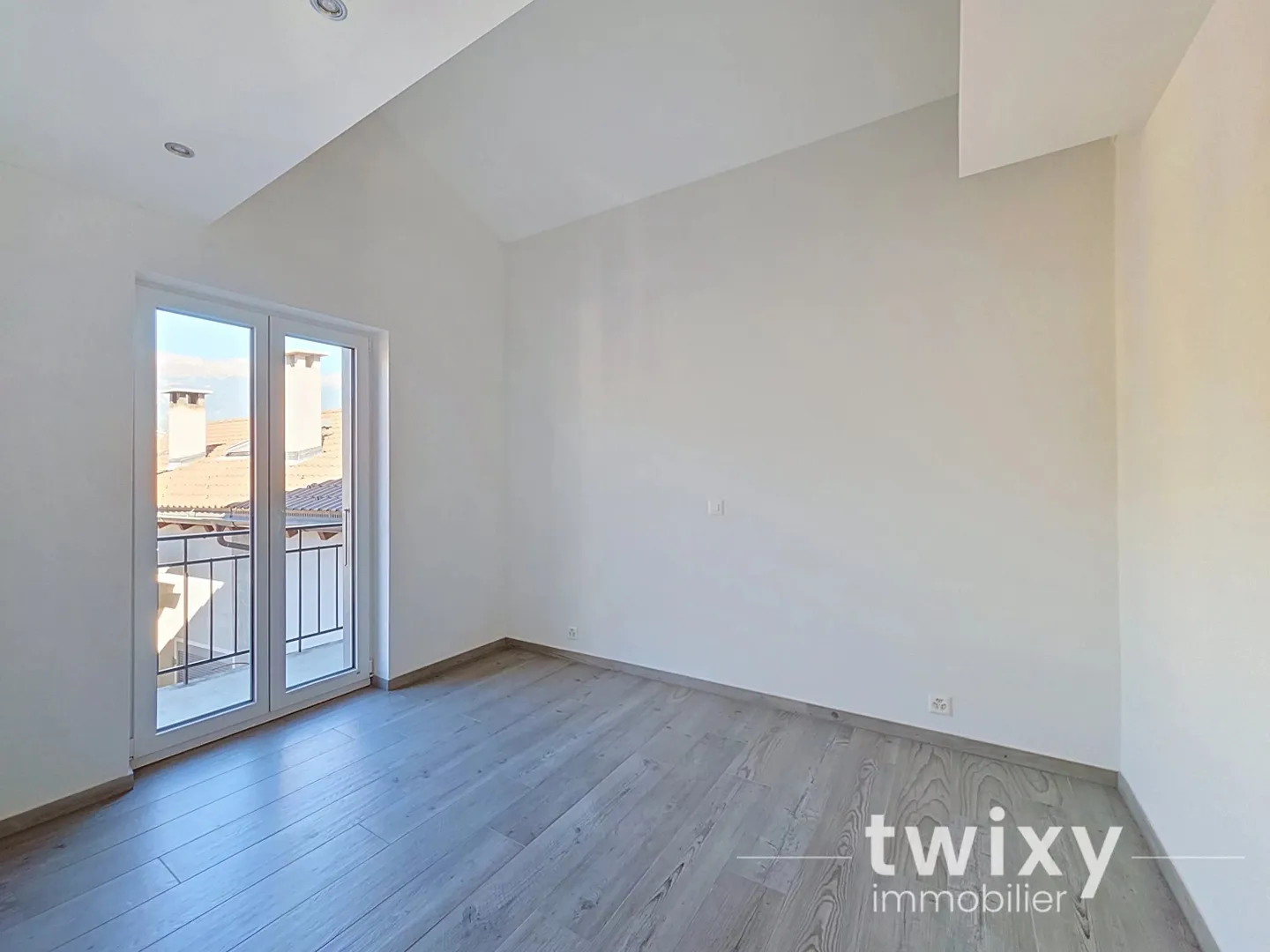 Duplex rénové à Chalais - Photo 6 sur 13