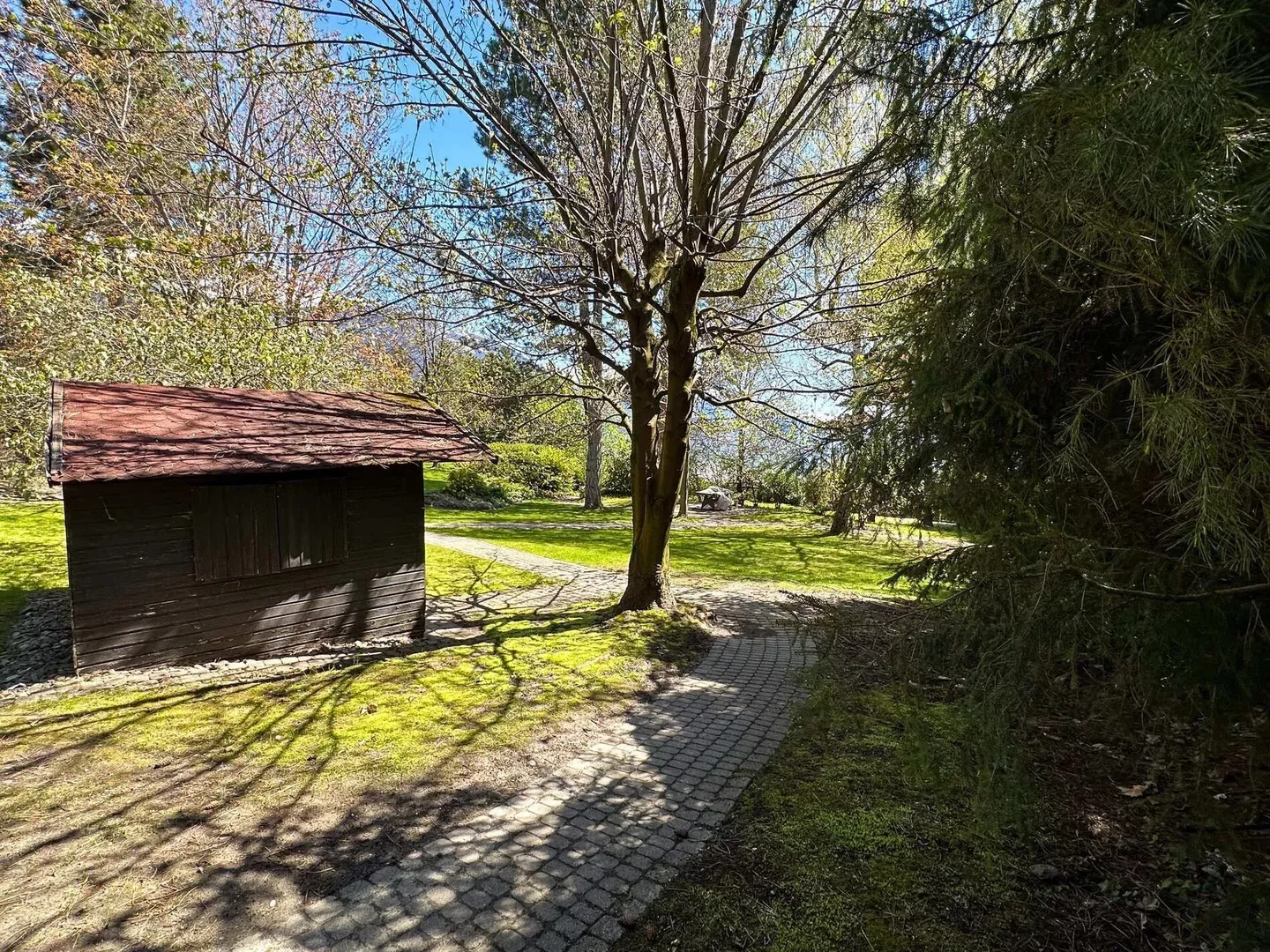 Calma assoluta per questa sublime proprietà immersa in un verde scenario - Foto 8 di 10