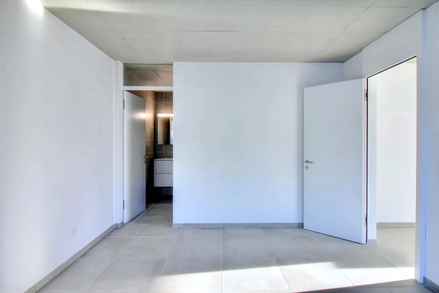 Magnificent penthouse in the heart of Conthey - Photo 5 of 8