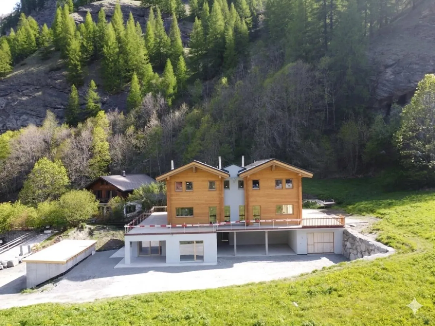 Spazioso appartamento 3.5 locali al piano terra con giardino privato - Foto 1 di 4