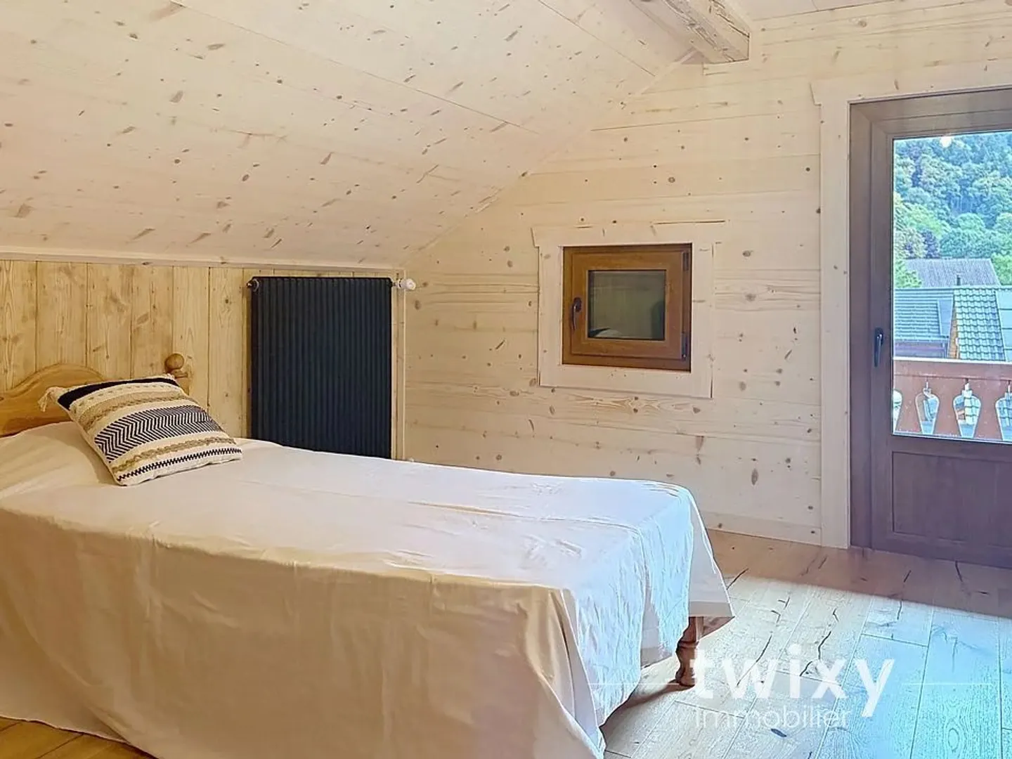 Corbeyrier - Renovated individual house with 2 apartments - Photo 8 of 9