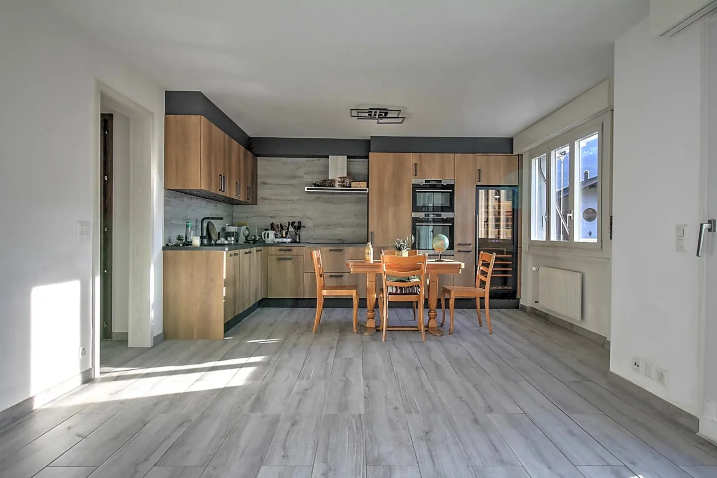 Situazione ottimale per questo appartamento 4.5 stanze - Foto 2 di 12