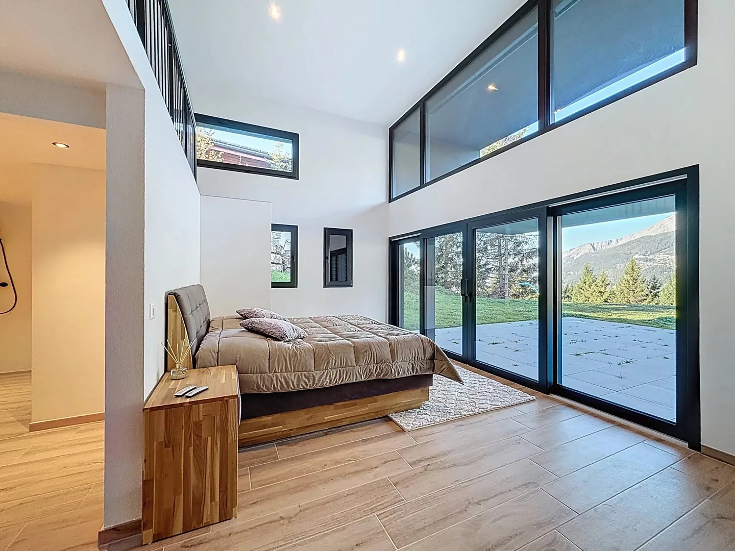 Exceptional chalet with panoramic mountain views - Photo 6 of 10