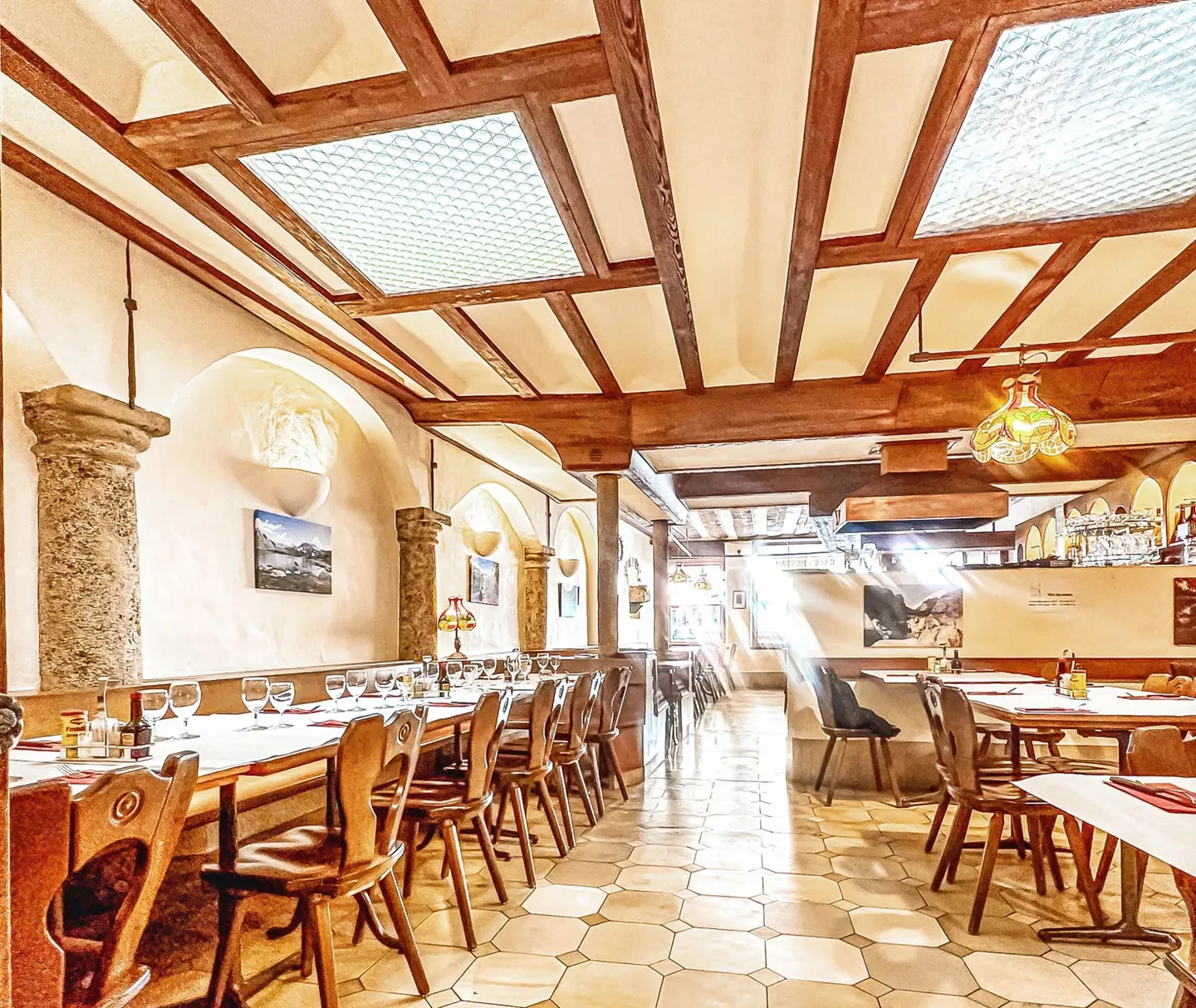 Ideal situation for this renowned establishment - Photo 5 of 10