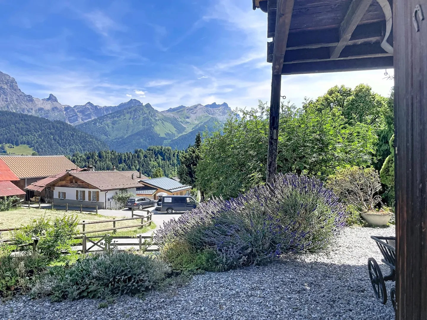 Chalet di charme ad Arveyes - Proprietà rara con potenziale - Foto 1 di 13
