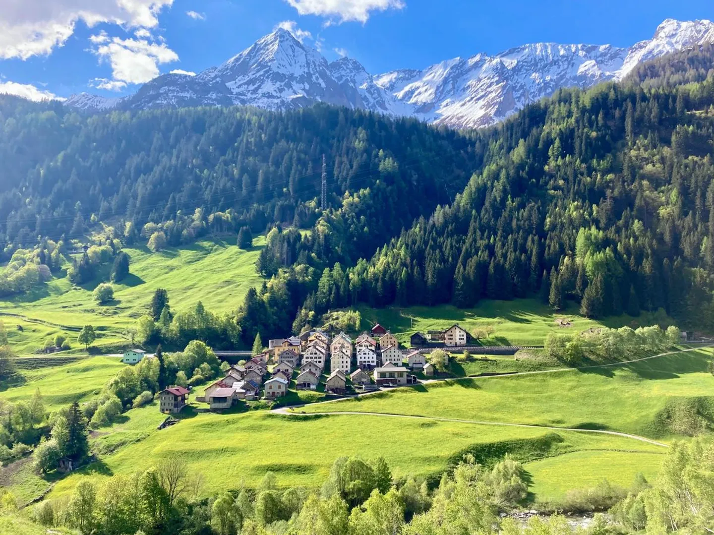 Charmantes 4.5-Zimmer Haus in idyllischer Alpenlandschaft - Photo 2 of 11