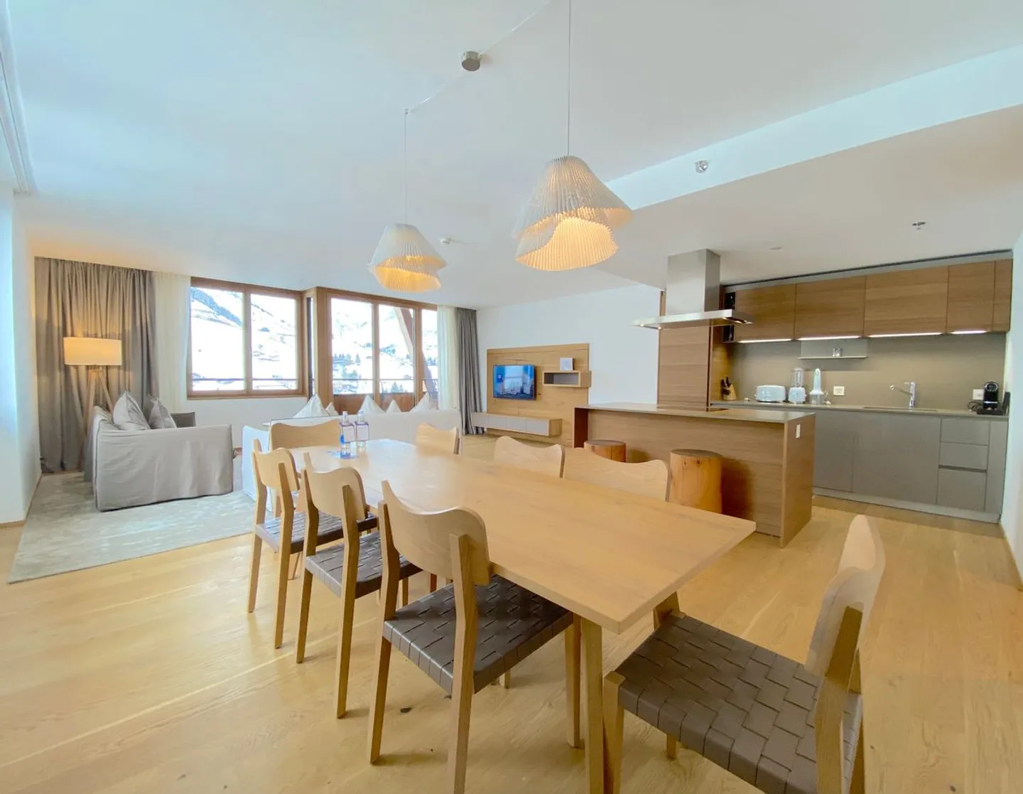 Spacious Family Apartment with Hotel Service and Mountain View - Photo 4 of 13