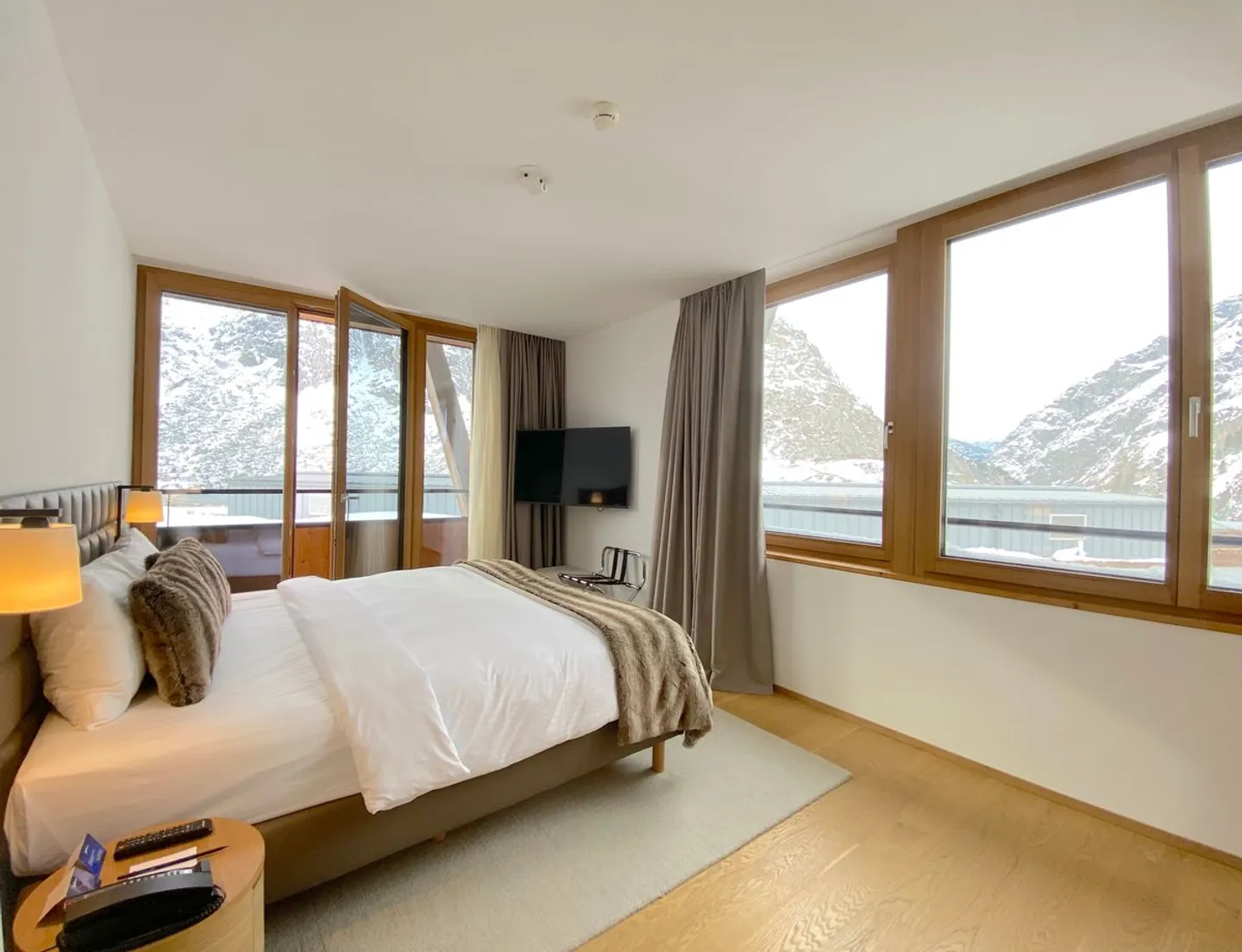 Spacious Family Apartment with Hotel Service and Mountain View - Photo 7 of 13