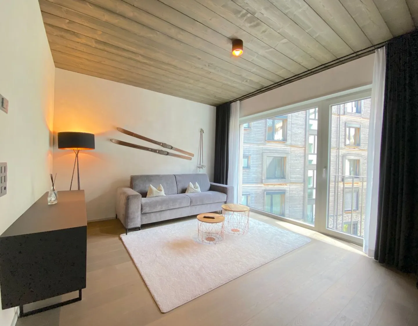 Modern Apartment in Swiss Alps - Photo 4 of 13
