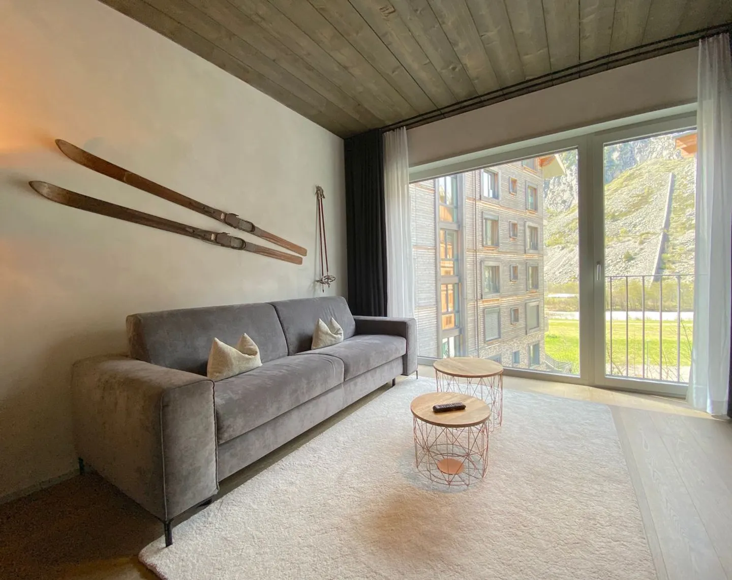 Modern Apartment in Swiss Alps - Photo 3 of 13