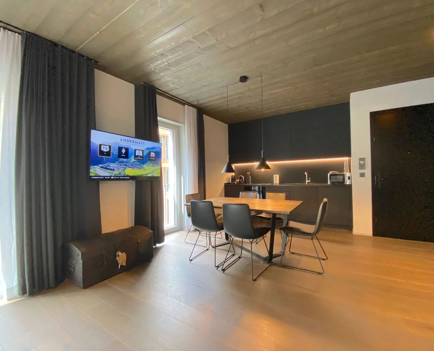 Modern Apartment in Swiss Alps - Photo 5 of 13