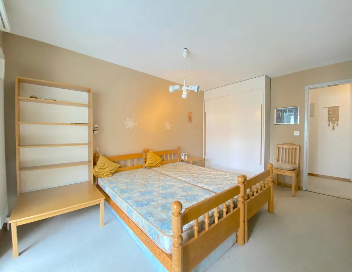 Charming 2.5-room apartment with mountain views - Photo 8 of 8