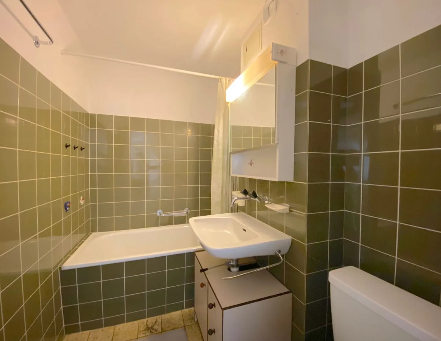Charming 2.5-room apartment with mountain views - Photo 7 of 8