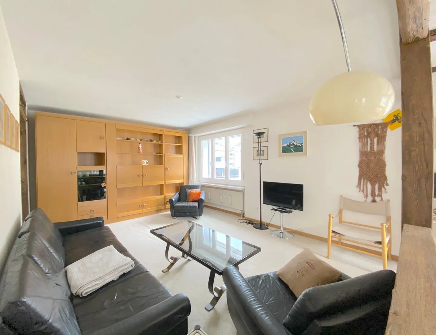 Charming 2.5-room apartment with mountain views - Photo 5 of 8