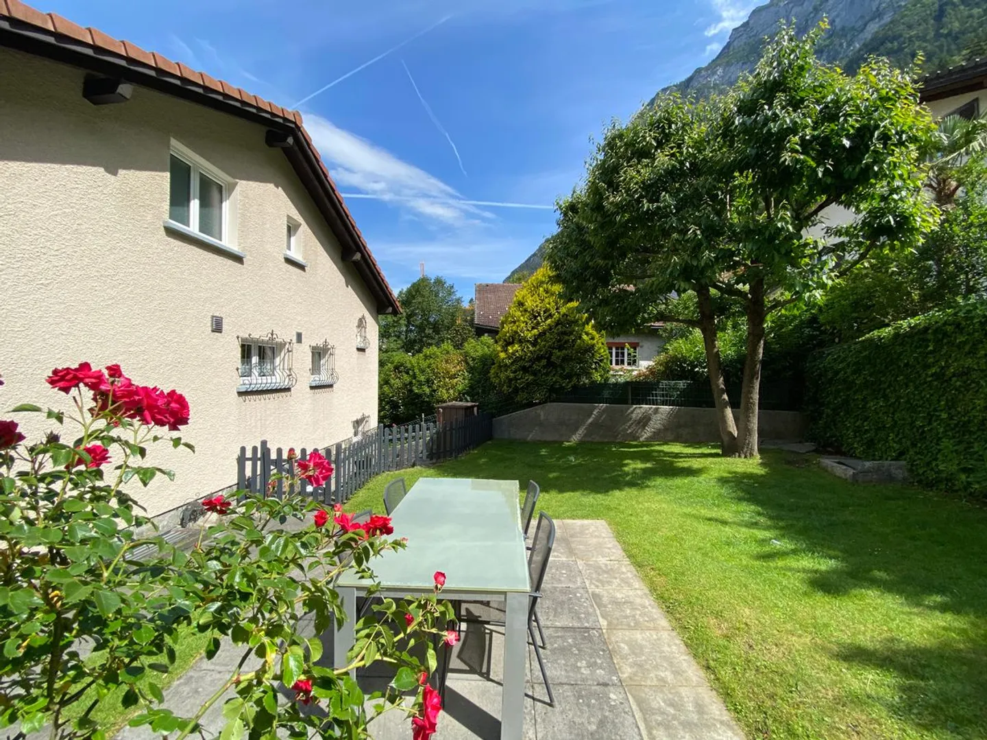 Family-friendly single-family home with mountain view in Erstfeld - Photo 3 of 13
