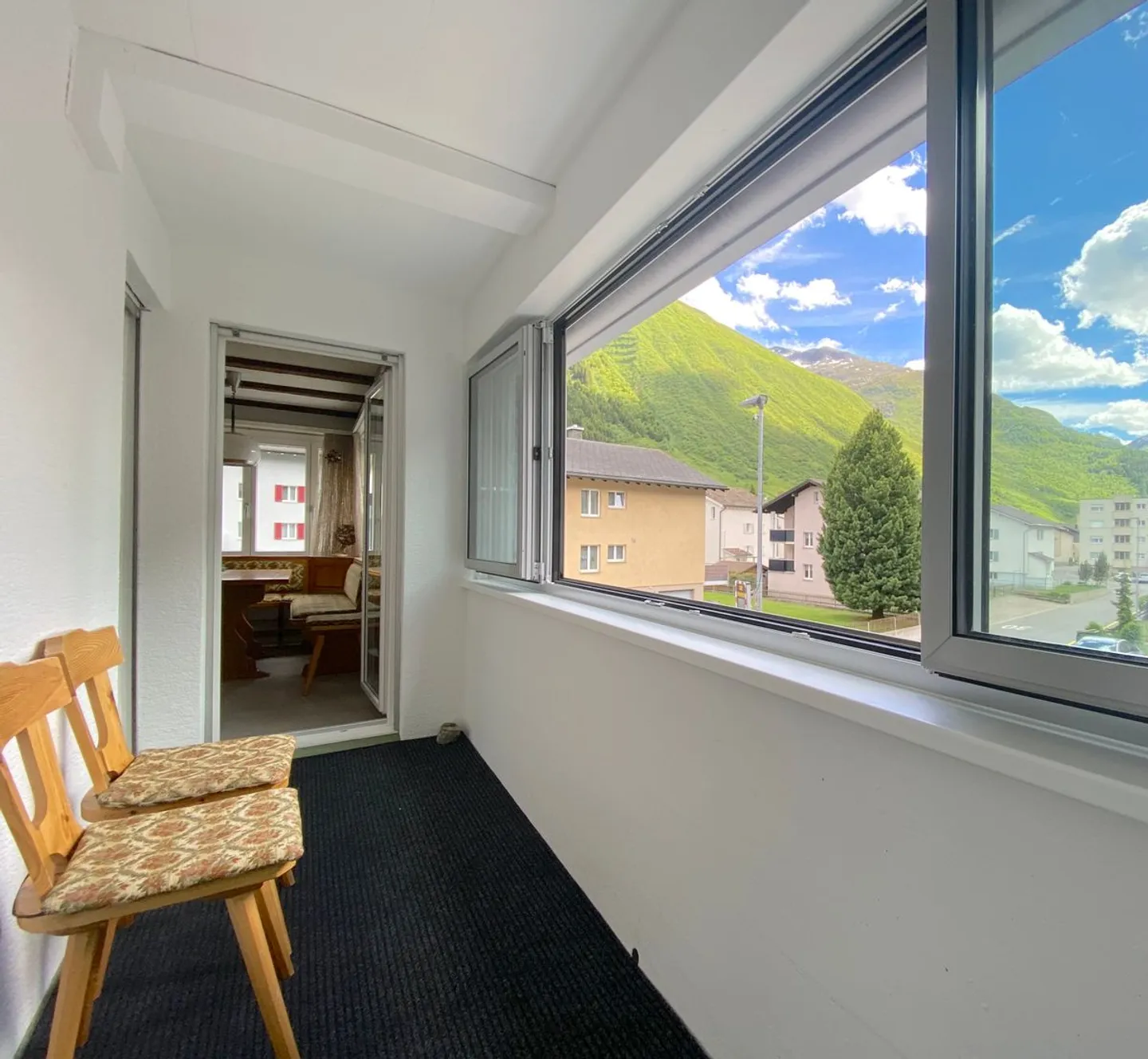 2.5-Zimmer-Wohnung mit Bergpanorama - Foto 5 von 8