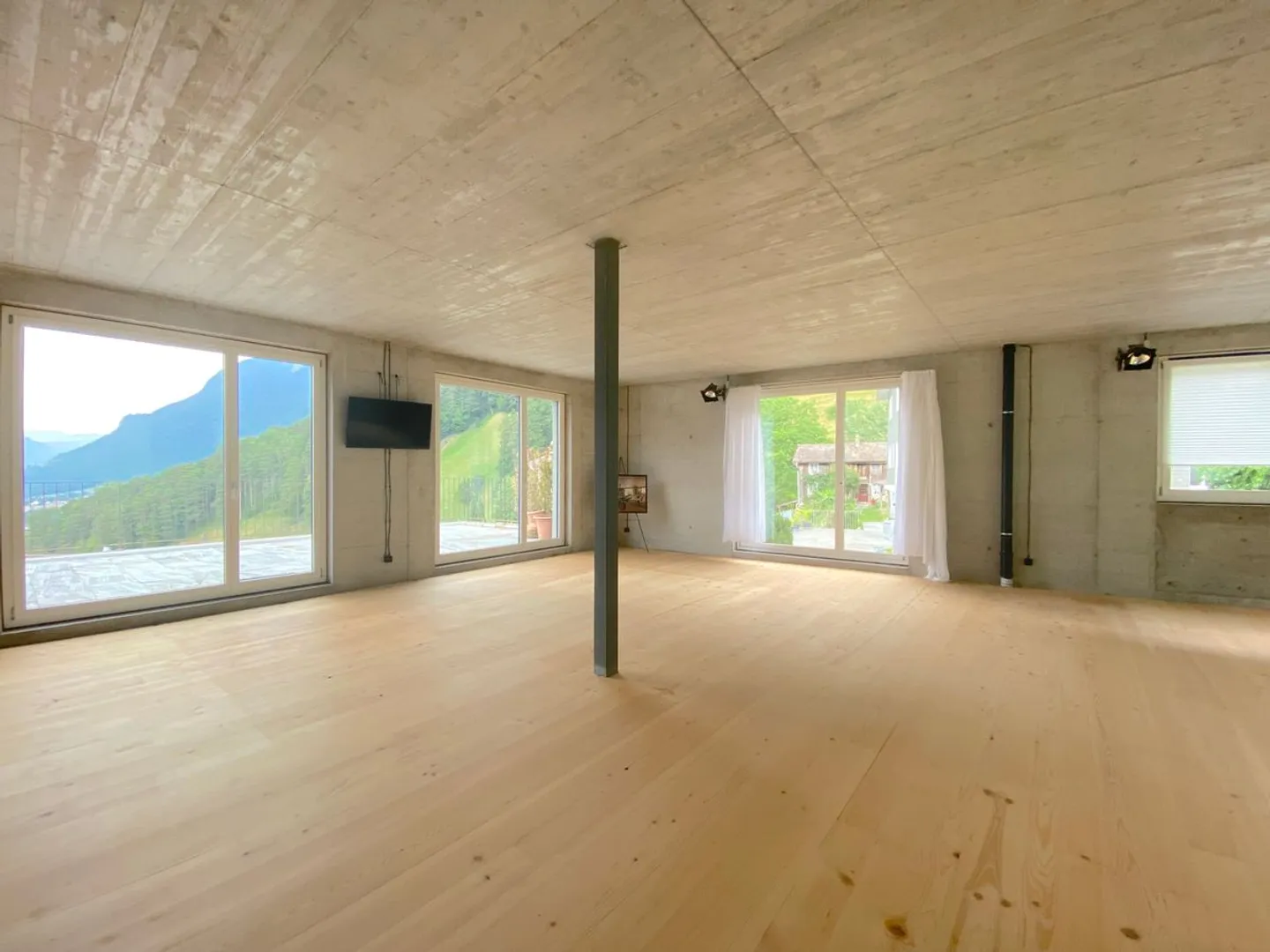 Designer House with Lake View and Alpine Panorama - Photo 5 of 11