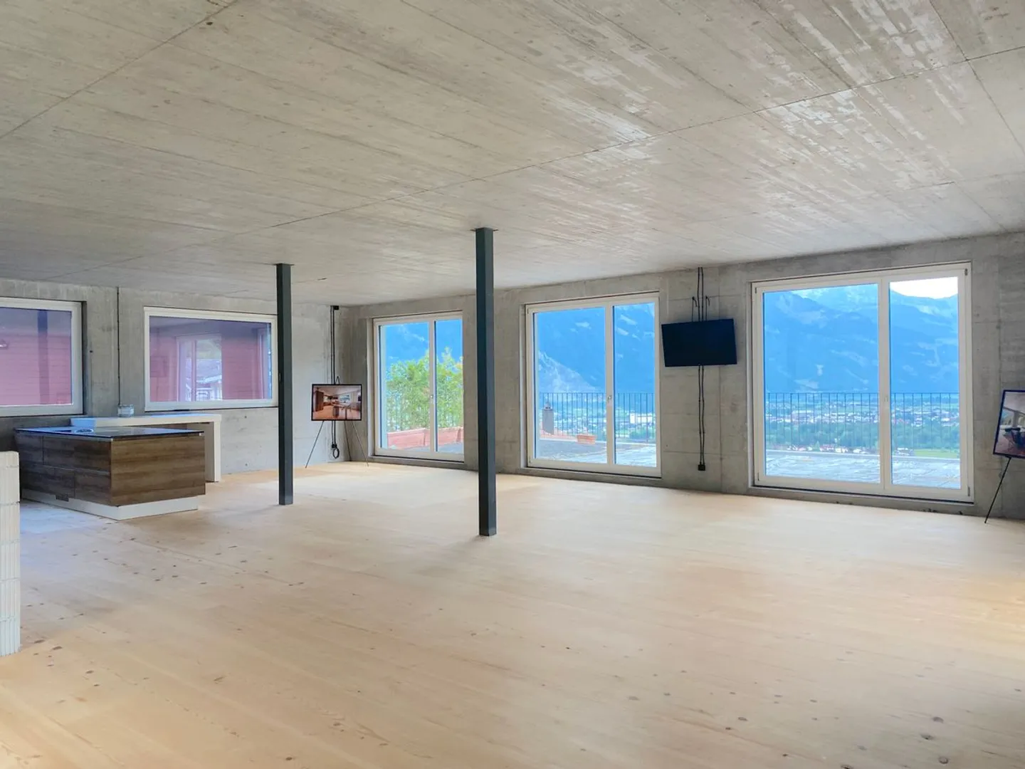Designer House with Lake View and Alpine Panorama - Photo 7 of 11