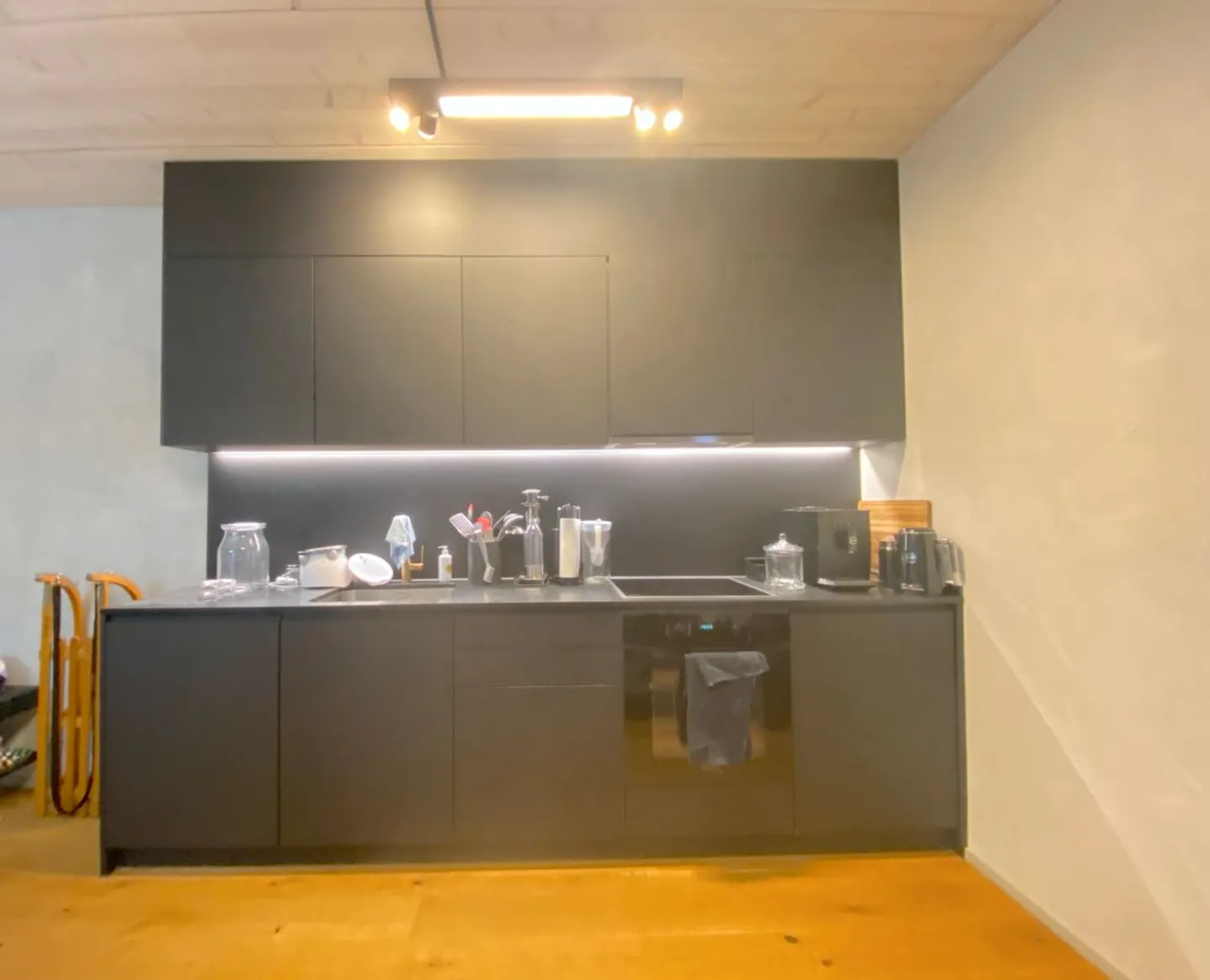 Moderne möblierte 3.5-Zimmer-Wohnung zur Miete in Andermatt - Photo 8 of 11