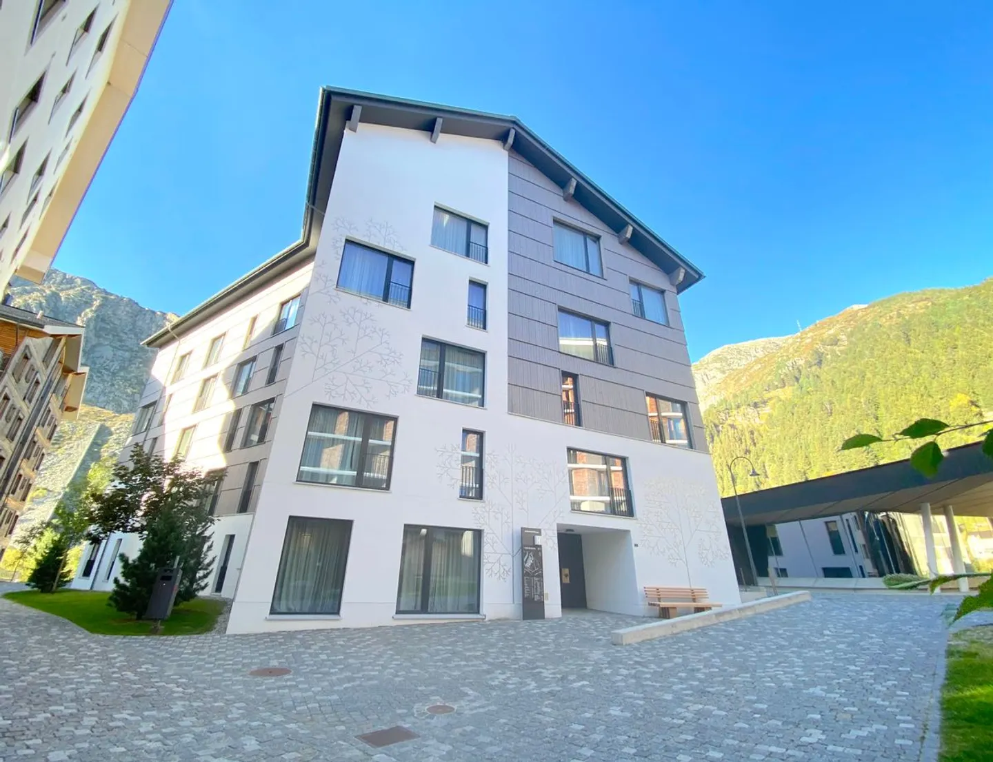 Moderne möblierte 3.5-Zimmer-Wohnung zur Miete in Andermatt - Photo 1 of 11