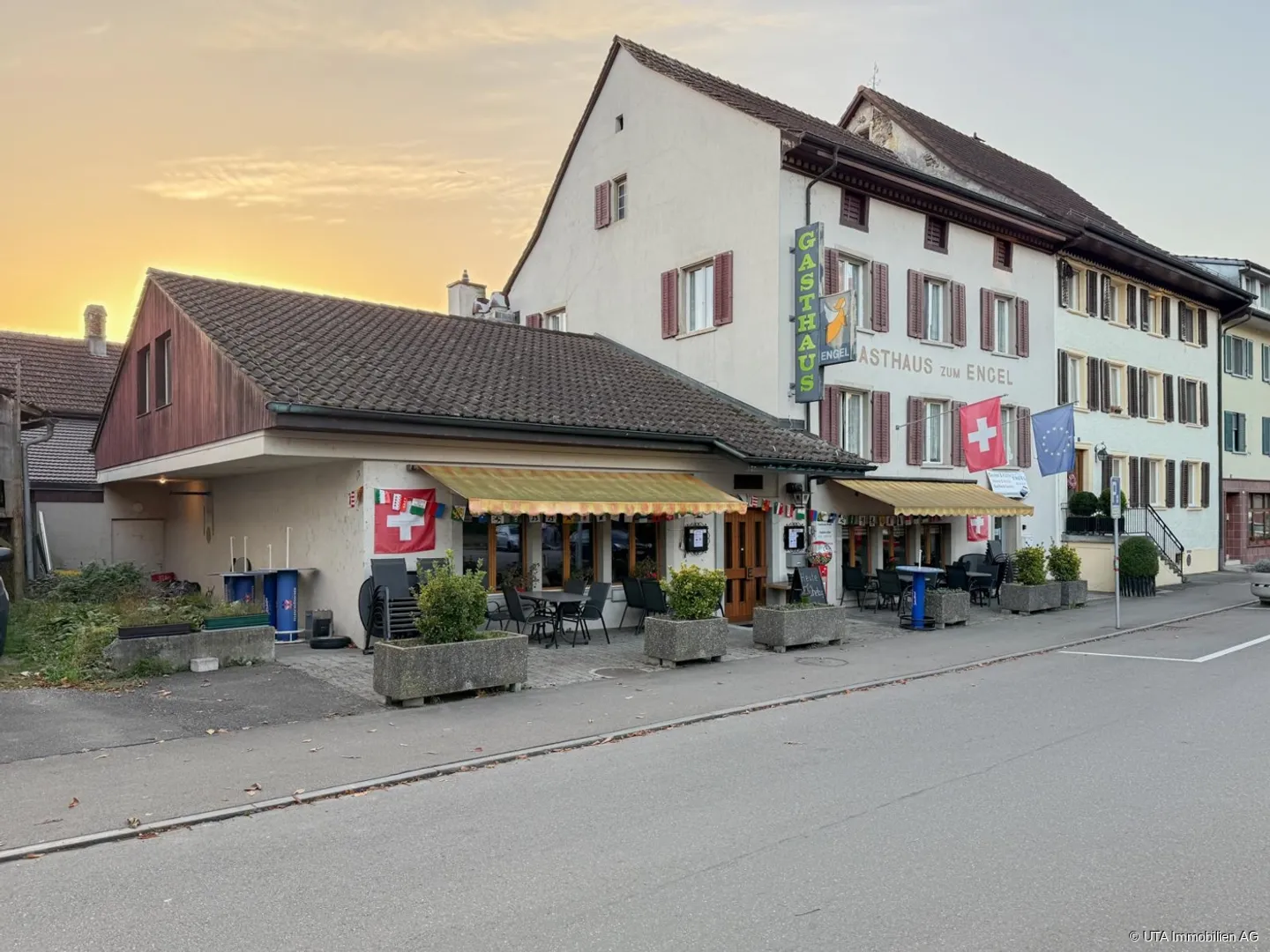 Propriété d'investissement charmante avec caractère et espace pour des visions - Photo 1 sur 13