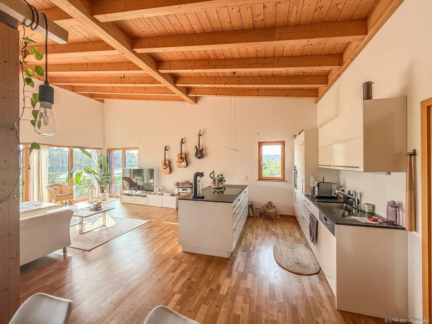 Exclusive Duplex by the Lake - Photo 4 of 6