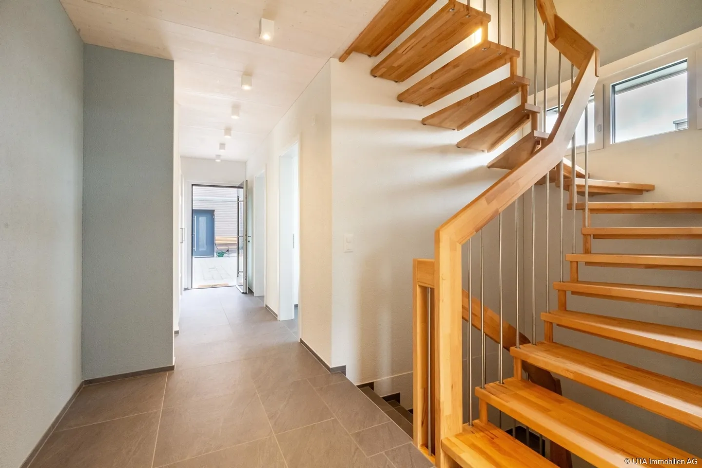 Maison individuelle neuve avec un espace généreux - Photo 3 sur 13