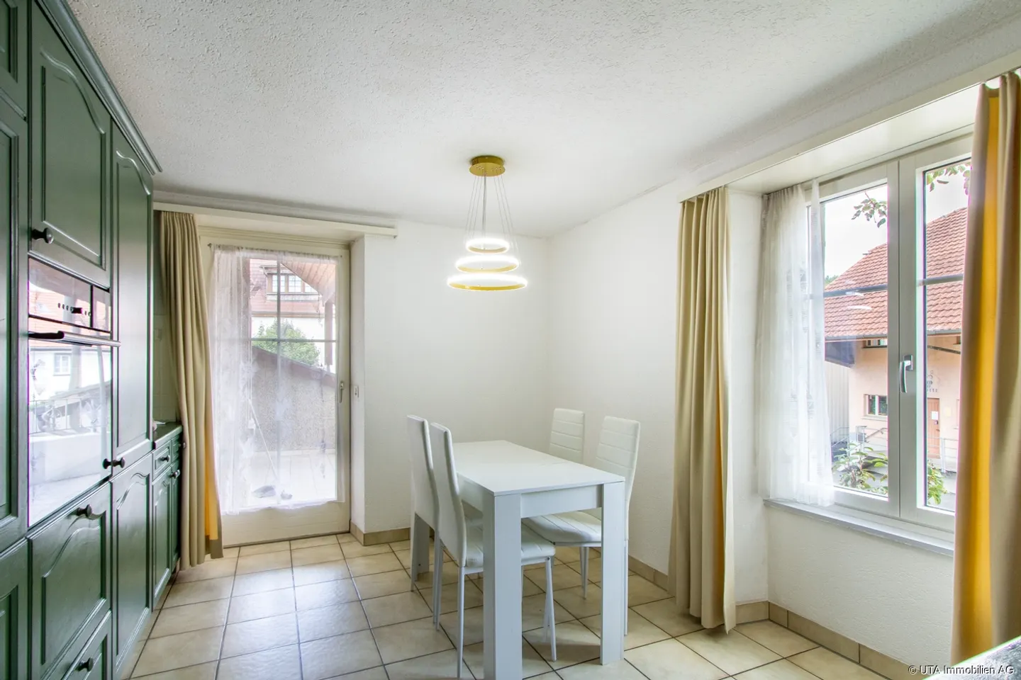 Maison bifamiliale avec de nombreuses pièces annexes et des options d'utilisation polyvalentes - Photo 4 sur 13