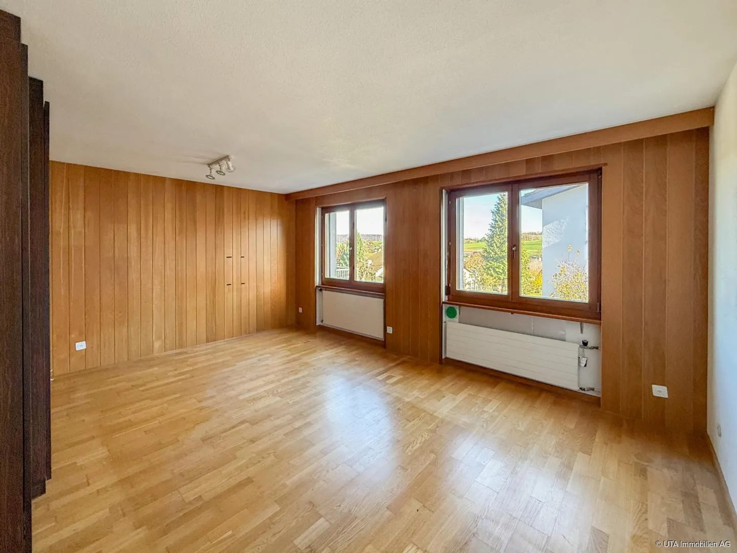 Detached single-family house with spacious garden - Photo 8 of 13