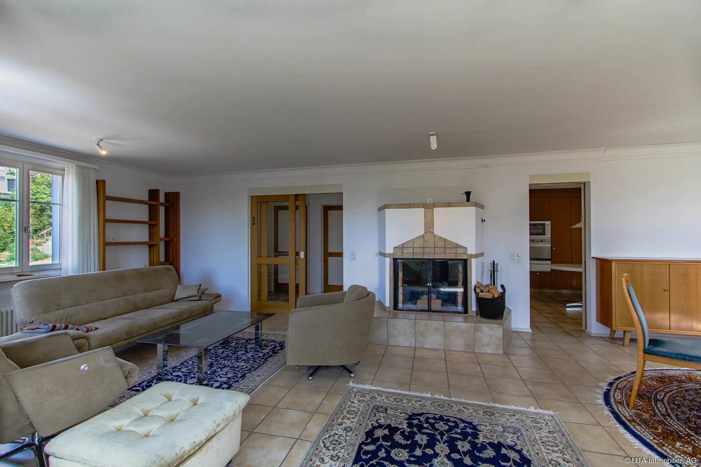 Two-family house in a central location with attractive conversion potential - Photo 4 of 13