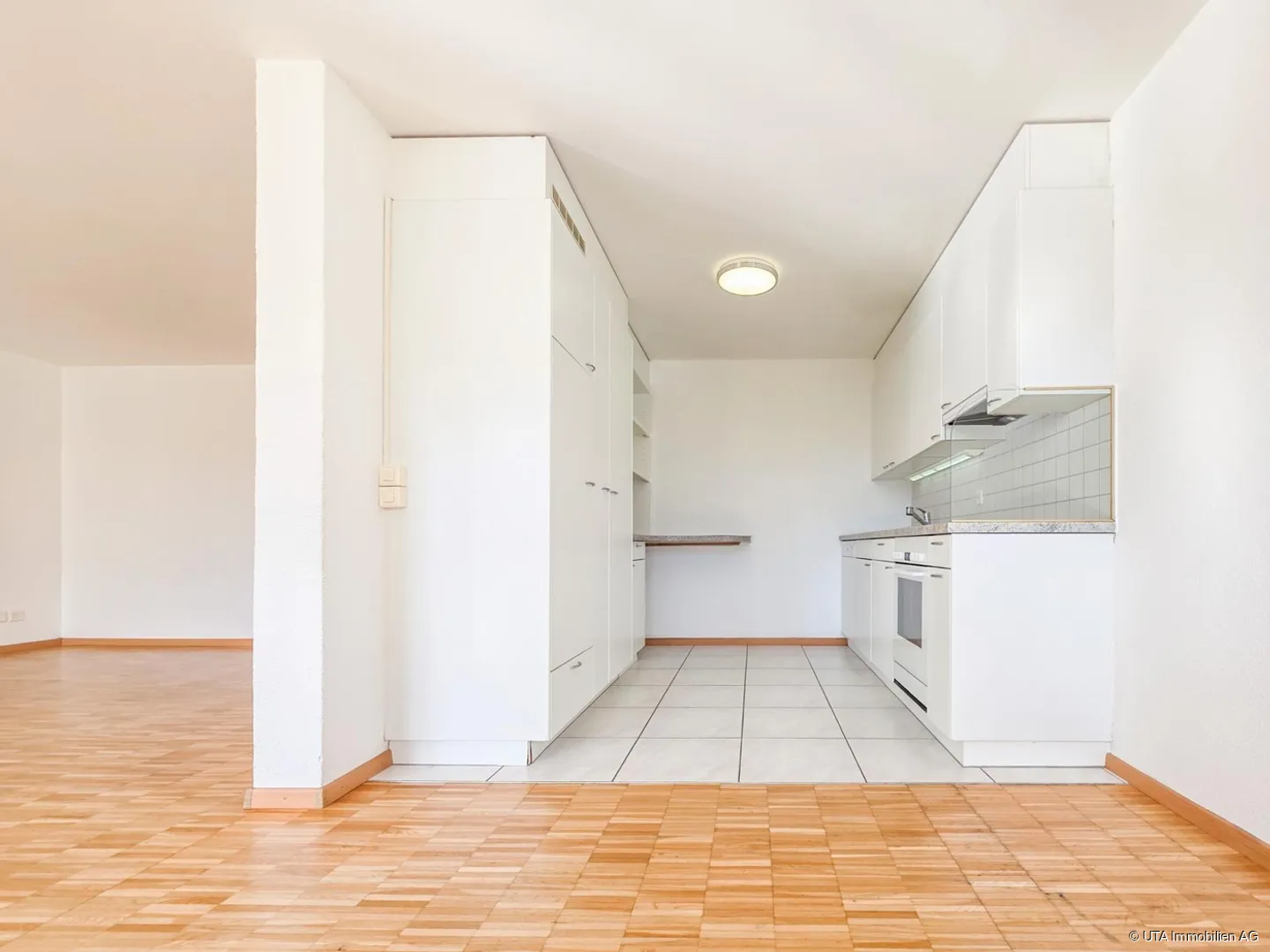 Comfortable 4.5 room apartment with sunny balcony - centrally located - Photo 8 of 13