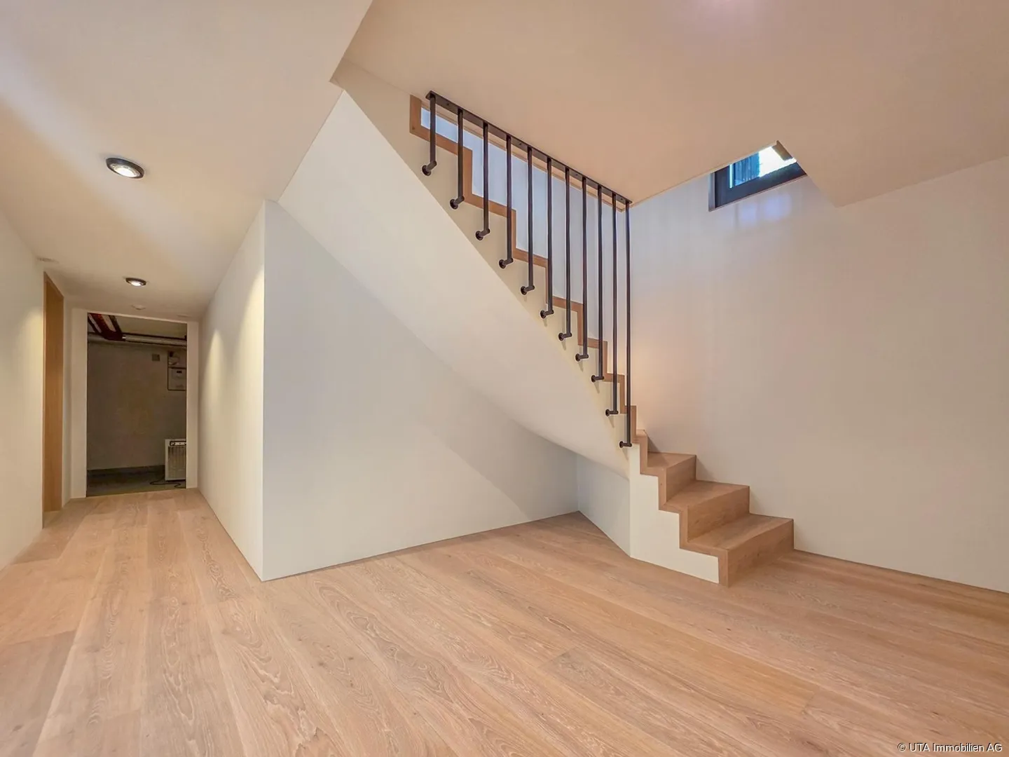 Completely renovated, spacious and modern with sensational views - Photo 13 of 13