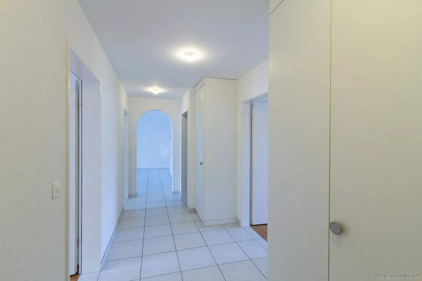 4-room apartment in a central residential location, also ideal as an investment - Photo 4 of 11