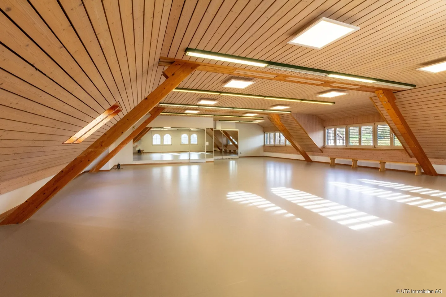 Büro- / Gewerberaum im Zentrum von Hausen - Foto 2 von 10