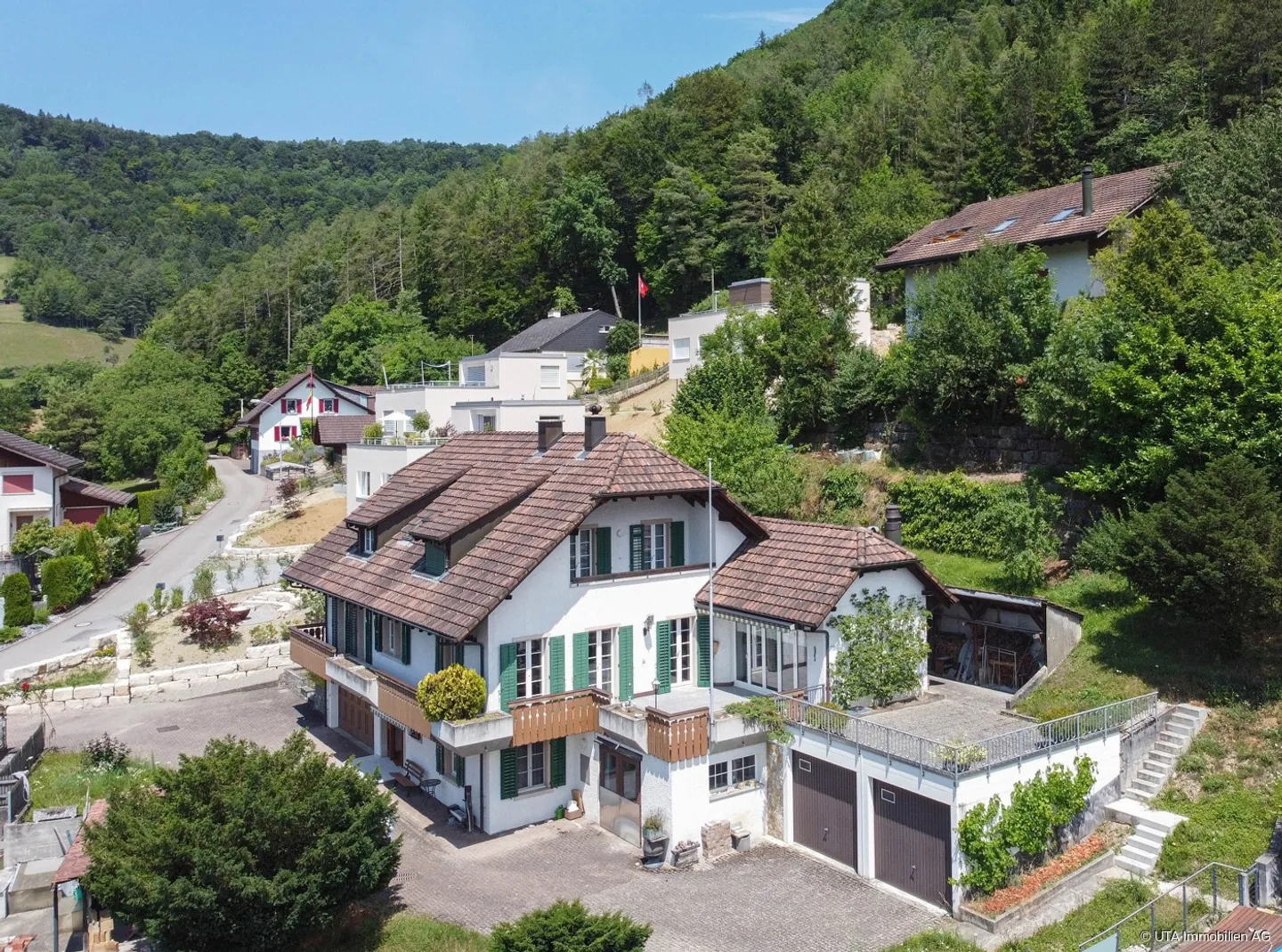 Bella casa unifamiliare di 7,5 stanze con terreno edificabile aggiuntivo - Foto 3 di 13