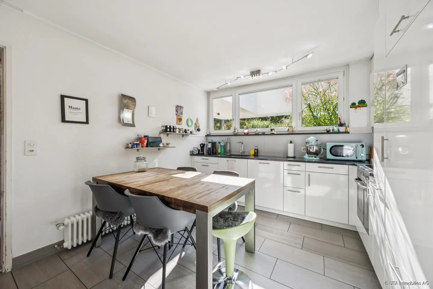 Family-friendly single-family house with beautiful garden area - Photo 4 of 13