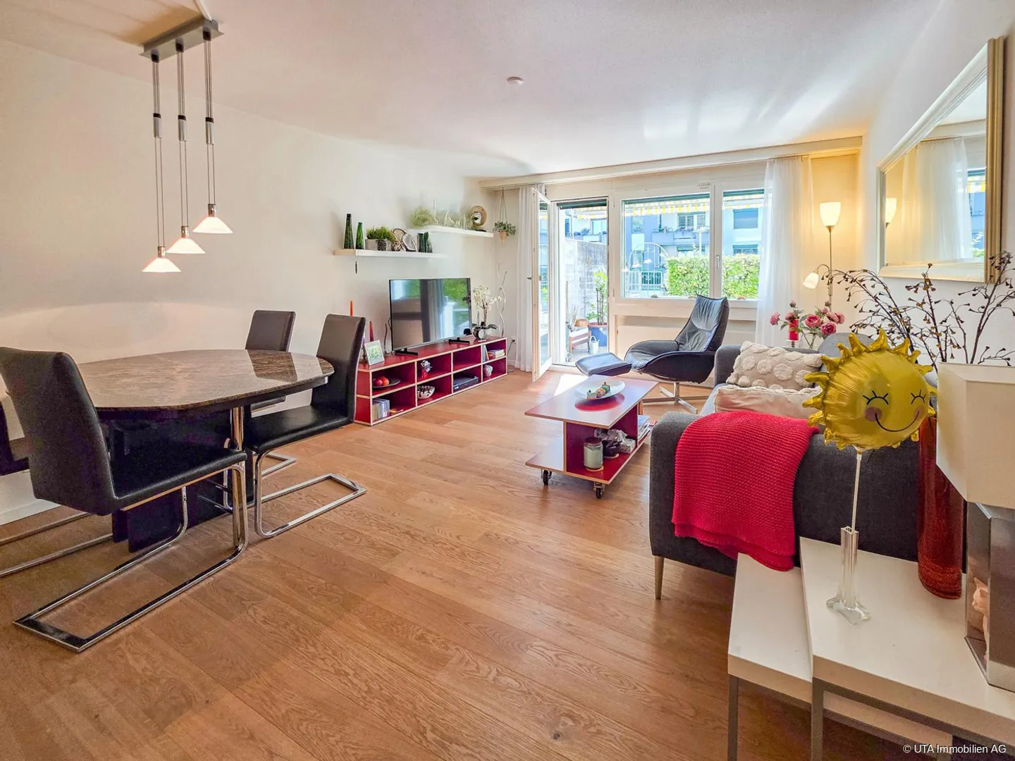 Top modern apartment with 2 seating areas + additional hobby room - Photo 3 of 13